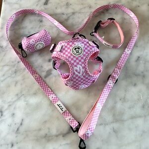 New Pink neoprene heart and checkerboard dog harness leash set s-xs